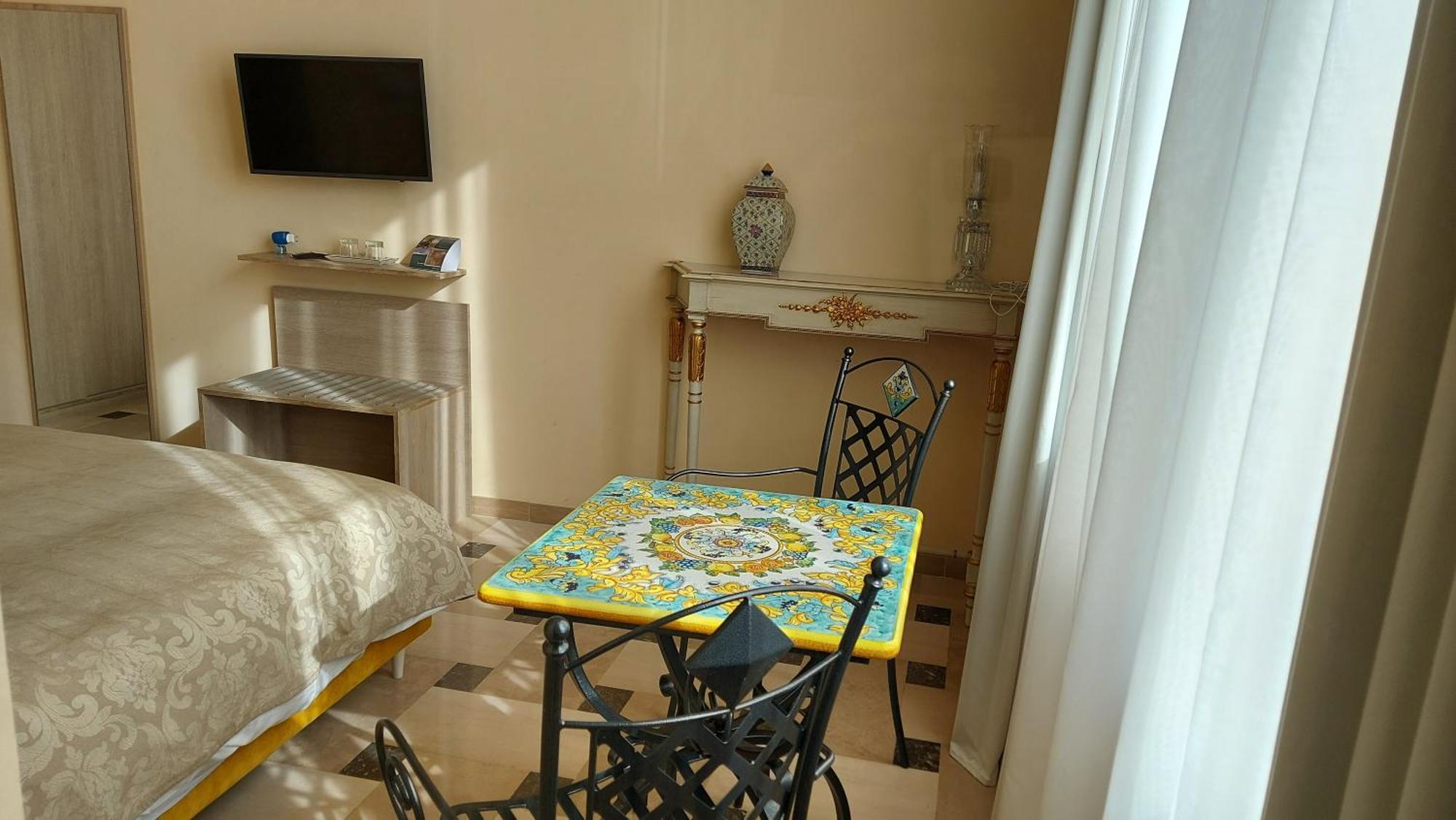 Dimora Charleston Parcheggio Privato In Loco Gratis Frühstückspension Lecce