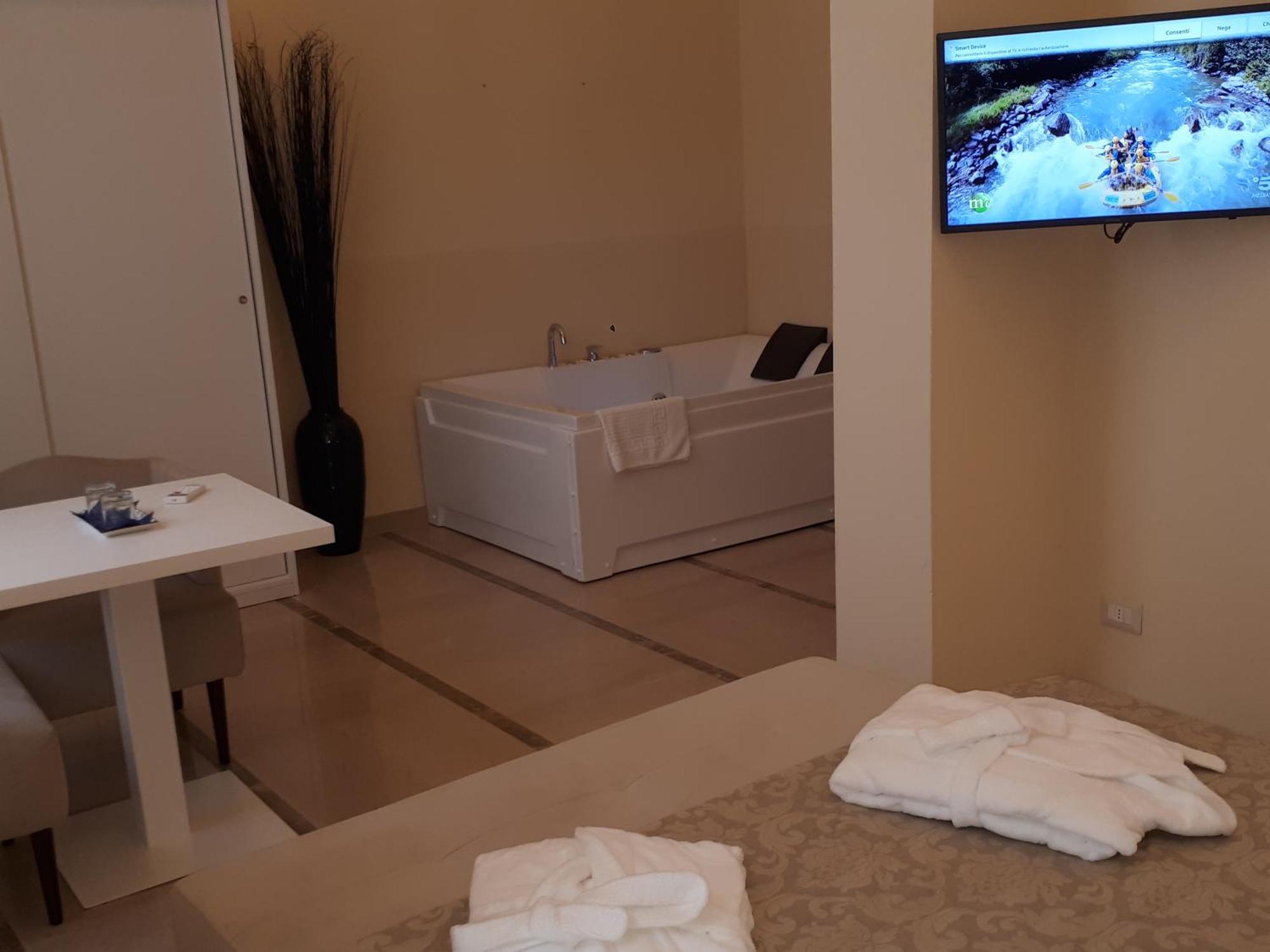 Dimora Charleston Parcheggio Privato In Loco Gratis Couette-café