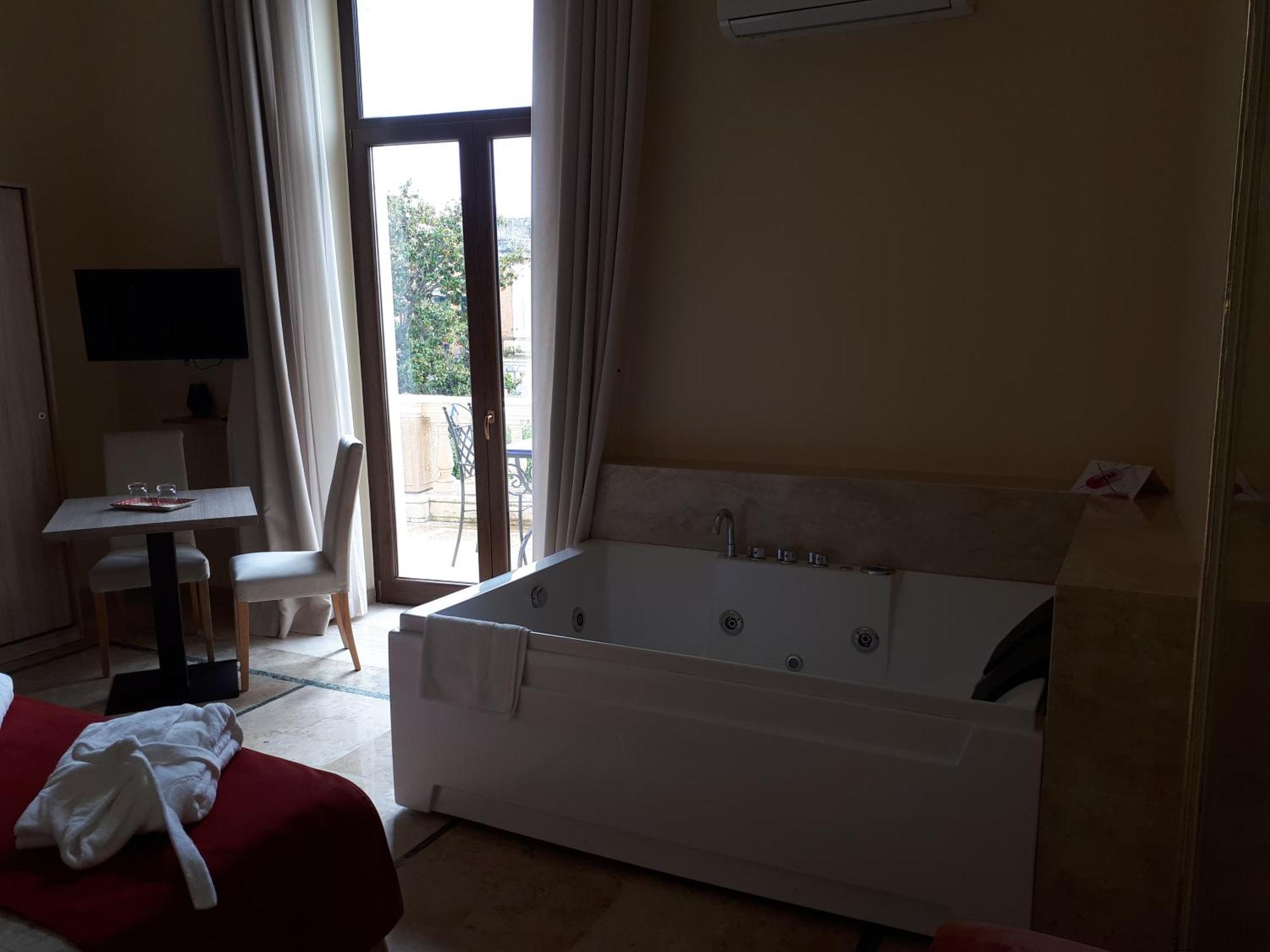 Couette-café Dimora Charleston Parcheggio Privato In Loco Gratis 2*